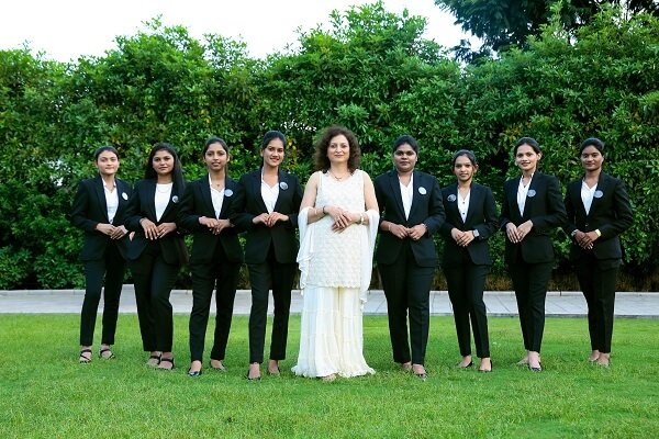 Professional Makeup & Hair Artist Vaishnavi Bridal Studio & Beauty Salon Team (Jalgaon)