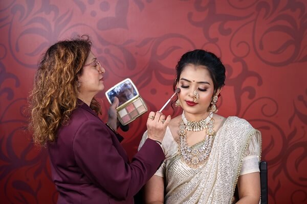 Vaishanvi Bridal Studio - International Makeup Artist Course in Jalgaon